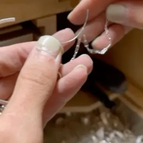Here is a tip for tumbling fine chain from @adornmentbynicole - “This is my tip for tumbling fine chain. 
I use an endless...