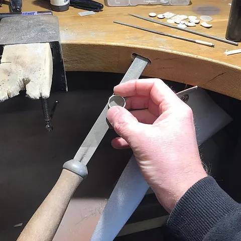 Here is a bench modification from @fabrica.jewellery - “I just wanted to share my cost free, latest bench mod. 
A slot!...