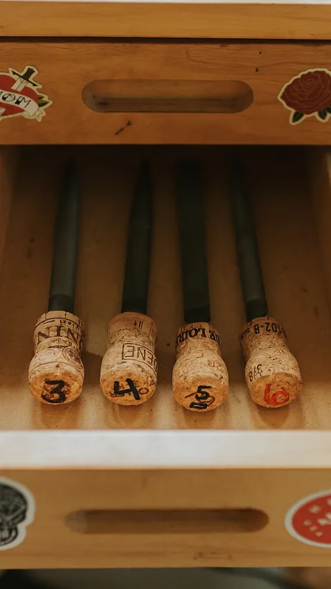 Here is a little video showing how I use champagne corks as file handles. Thank you to artifactprocess and...