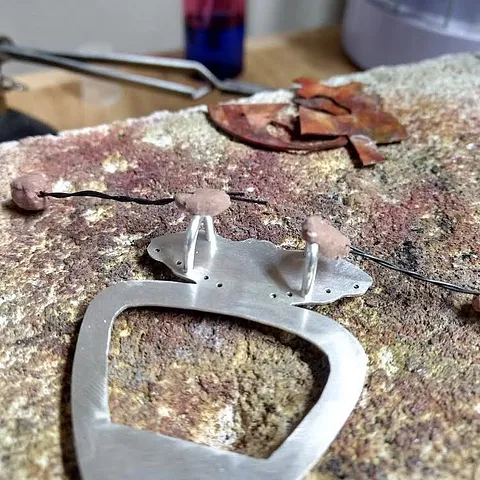 Here is a soldering prop tip from @phantasm_jewelry - “Just tried this and it works really great! I'm not a big fan of...