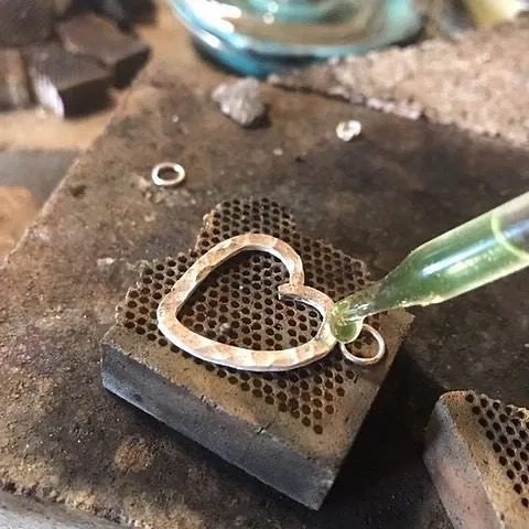 “Here is a tip for applying liquid flux from @joyas_pl - “I put my flux inside glass eye droppers so I can apply the...
