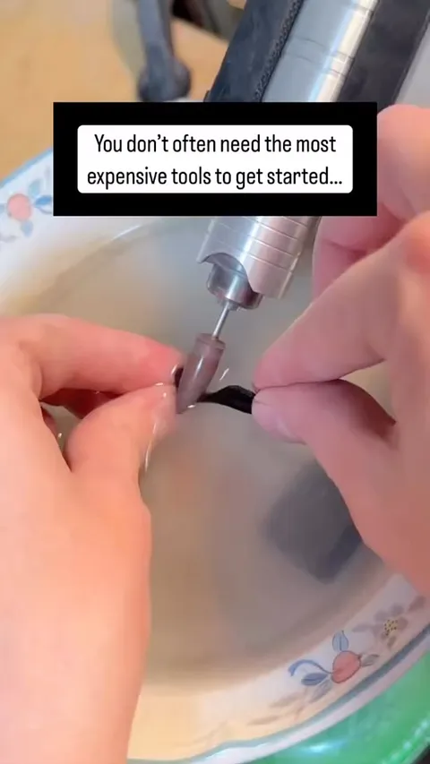 Here is a tip for carving stones from @c.albritton.jewelry - “While I do have a lot of equipment to do my inlay jewelry, I...
