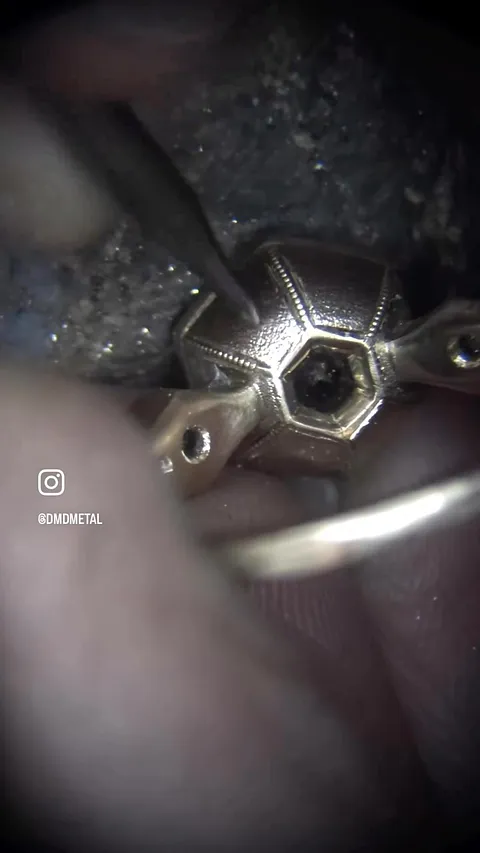 Love this #diyjewelrytool created by @dmdmetal - “to create this texturing tool I used a medium grit diamond cut off disc-...