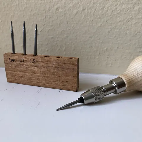 Here are some flush setting tips + #diy burnishing tool from - @estherkaojewelry - “I’ve always struggled with flush...