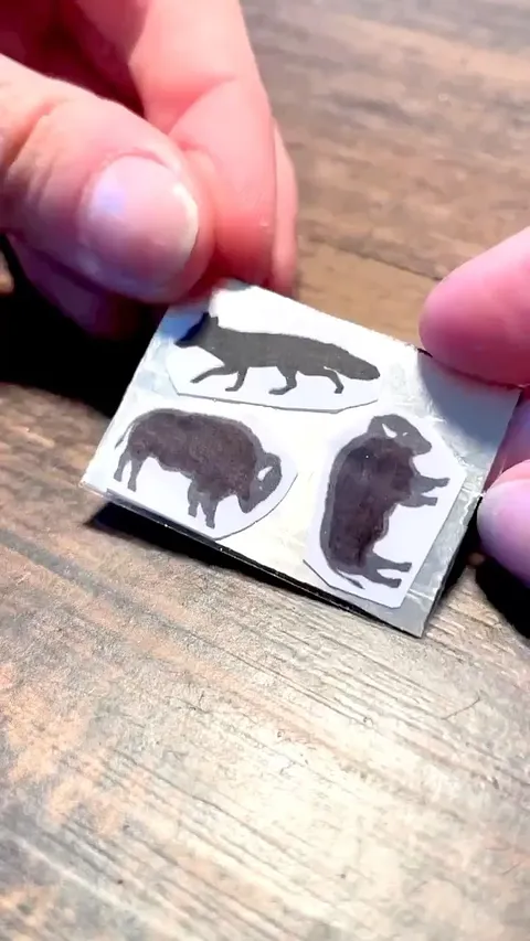 Here is a sawing tip from @maggiethebear - “Here’s at a tip on how I put my designs onto silver. I use double stick Scotch...