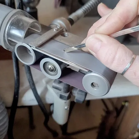 Here is a sanding tip from @dangbravegirl - “I use mine so often that I keep it permanently hooked to a 2nd flex shaft...