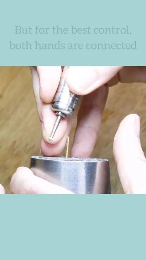 Here is a prong setting tip from @lucywalkerjewellery - “For a creative person I’m pretty obsessed with order!  Learning...