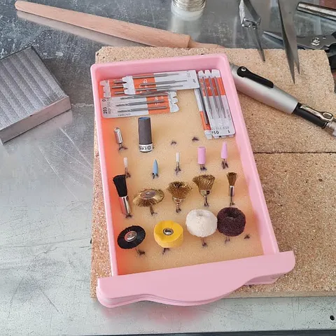 Here is a flex shaft bit organization tip from @isis_taki_ve_aksesuar - Line a drawer with foam, you can recycle it from...