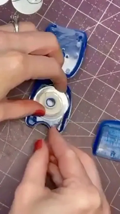 Here is a bezel wire storage tip from @blueskyblackbird - “A creative hack to keep your bezel wire in place and untangled...