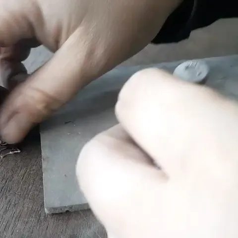 Here is a tip for holding your work during sanding from @lacebonejewelry - “Heres a tip for smoothing the top edges of a...