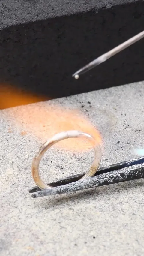 Here is a tip for prepping a brand new solder pick from @lucywalkerjewellery featuring @pepetools_usa solder picks and...