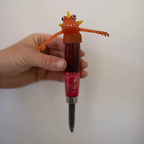 Today I’m sharing something fun I learned from my college professor @rozkewicz stick a little finger puppet on the end of...