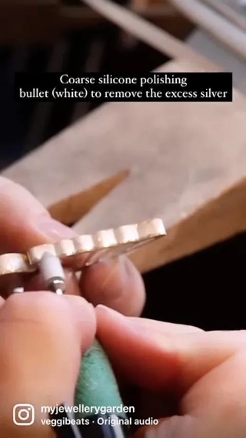 Here is a finishing tip from @myjewellerygarden - “I have joint issues so these rubber and silicone burrs really help me...