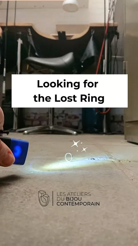Here is a tip for your lost stone from @ateliers_du_bijou_contemporain 
- “Looking for the lost ring or the 'grasshopper'...