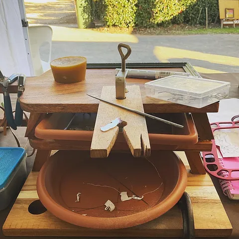 Here is a portable bench from @cynthiaspicklepot - “I was doing a spot as a resident artist at a one-day festival, so...