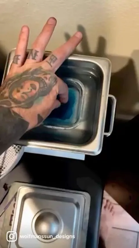 Here is an ultrasonic tip from @wolfmanssun_designs - “A lil tip for keeping your ultrasonic clean. I fill mine with water...