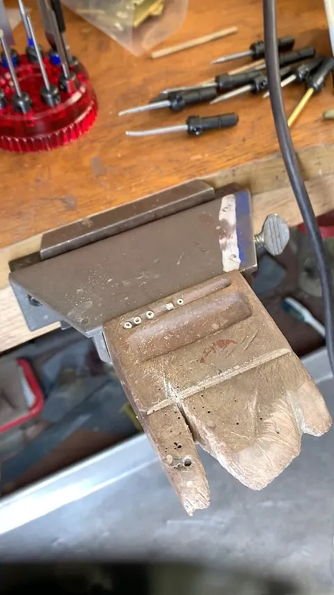 Here is a great bench pin modification from @mklahn - “Use the corner of a square file to carve out a 90° angle notch in...
