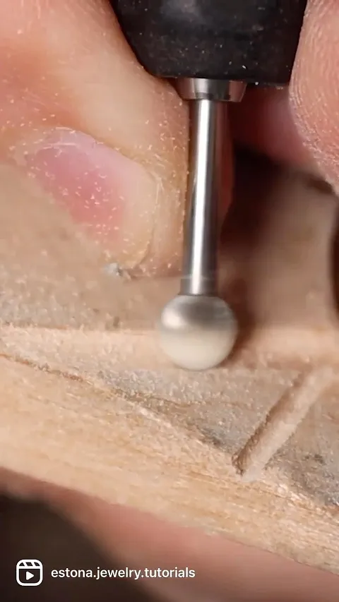 Here is a great video on bench pin modification from @estona.jewelry.tutorials - “The best tip I can give other...