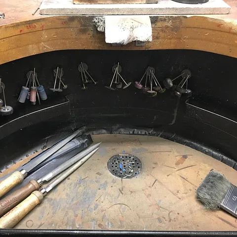 Magnets to hold flex shaft bits. This gem was sent to me by @calinsarac (years ago) and I had not yet shared 🤦‍♀️ such a...