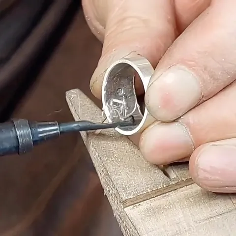 Love this demonstration of the pipe debuting tool from @martindenoch - “
A deburring tool is one of my favorite tools!...
