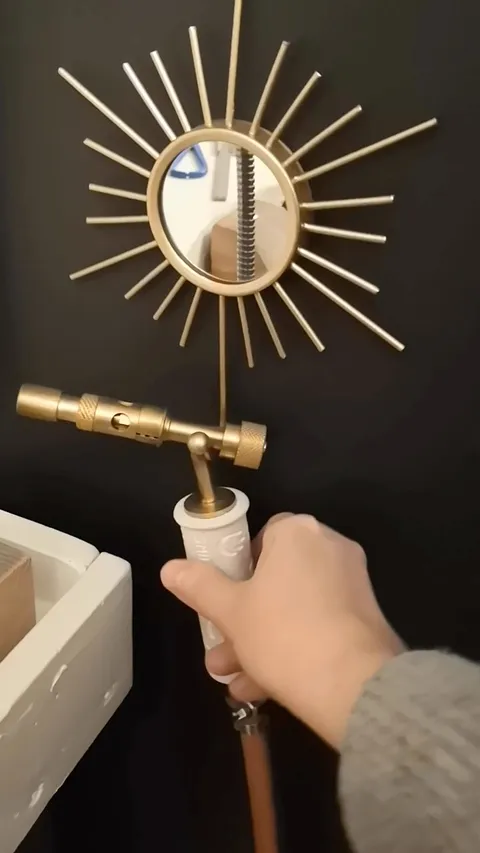 Here is another way to hold your torch from @atelier_hanki 😄-“I use a wall hook as a torch holder. Works perfectly and it...
