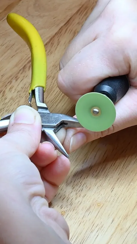 Here is a plier modification from @lucywalkerjewellery using a sanding disc to soften the edge so they don’t mar your...