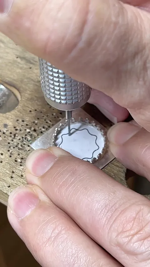 Sharing the process of pierce sawing from @mcoledesignz - “Here’s a quick recap of what I did on &amp; off camera after...