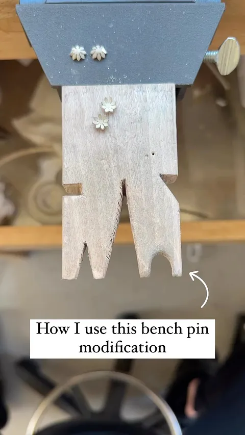 This is just one of the ways, I like to use this area to hold smaller pieces of metal (especially this curved casting)...