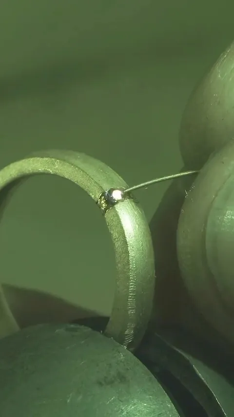 Thank you @pablocimadevila for letting me share this video showing your process! “I use laser welding whenever traditional...