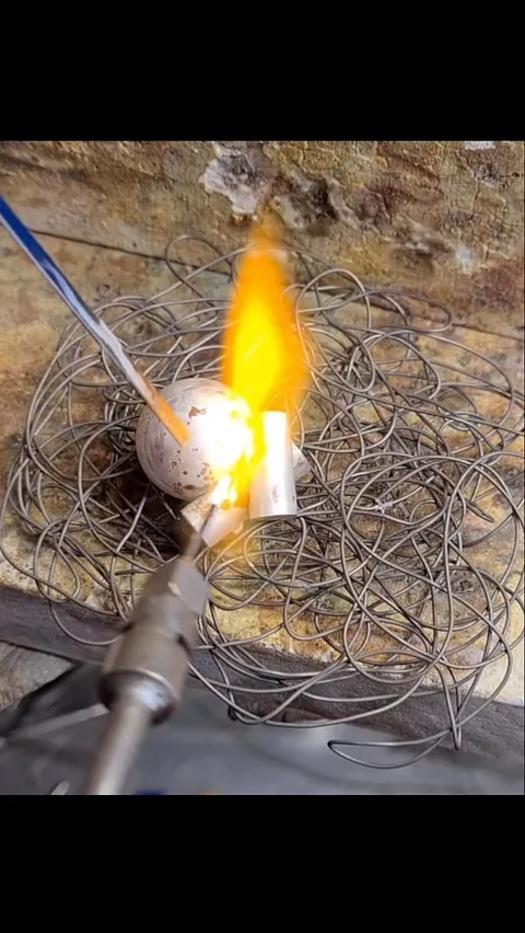 Love this soldering video from @chrisbolanddesigns - “I get a lot of questions about the wire base I’m soldering on. It’s...