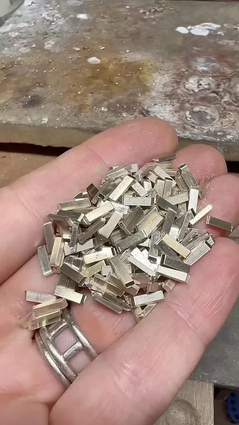 Here is a tip for cutting multiples from @allieperrydesigns - “Whenever I need to cut multiple pieces of stock to the same...