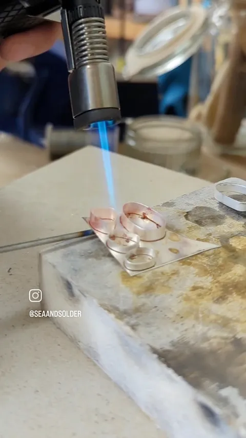 Here is a soldering tip from @seaandsolder - “Do you every stuggle to solder larger bezels to a base?
A little tip that...