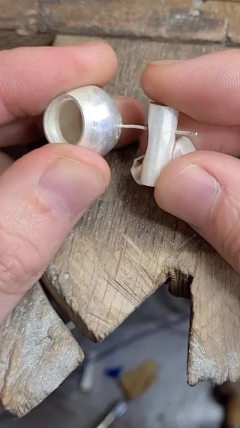 Here is a soldering tip from @chrisbolanddesigns - “Using a locating wire can really help with positioning elements before...