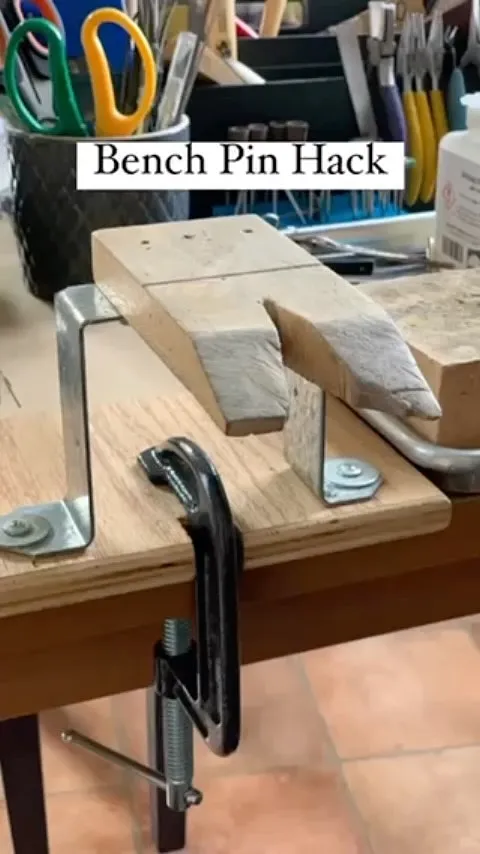 Love this bench pin tip from @ciaomonica_ @metalsmithsinflorence - “Since I live between two places and I only have a full...