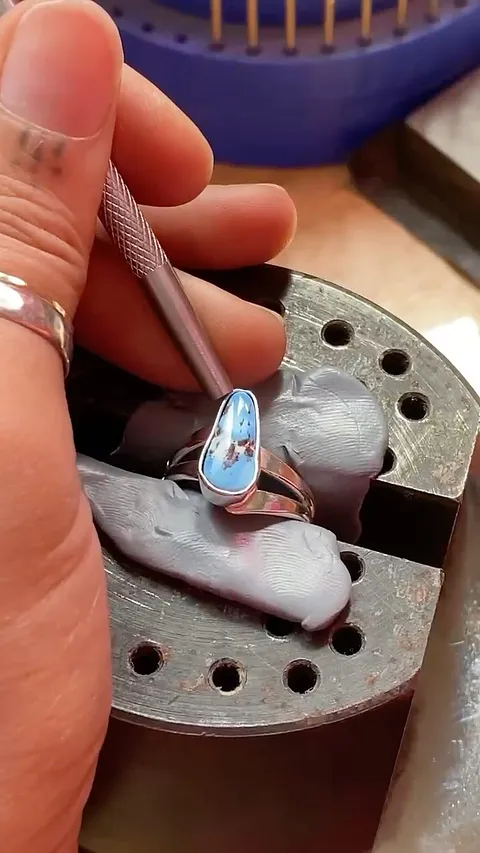 Love this stone setting video from @kaivijewelry - “I always use multiple tools when stone setting. I’ll typically go in...