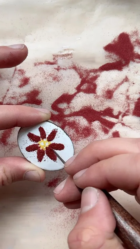 This video is part of my series with @pmcsupplies to learn enameling with their Tabletop Kiln. I am not an expert, but...