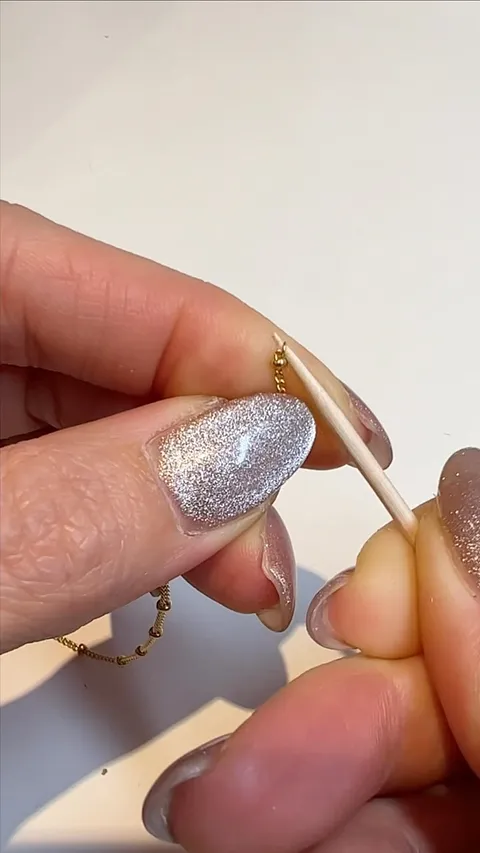Here is a tip to help you get your jump ring on that fine chain from @bayandstew - “One of our favorite tools to use in...