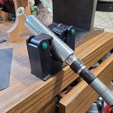 Here's a tip for your flexshaft handpiece from @lynn.twohill - “I'm sure you know it should never just be hanging down....