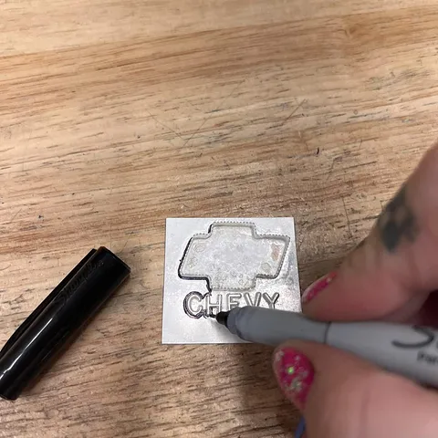 Here is a sawing tip from @d.j.bax - “Use a sharpie to create an even and consistent line to saw around your piece!” This...