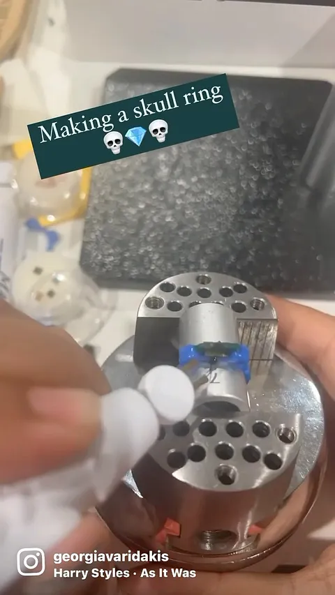 Here is a wax tip from @georgiavaridakis - “When carving or doing wax work on a ring, pinch the ring on a sizer in a...