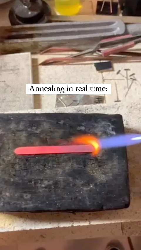 Here is an annealing tip from @metalsmithsinflorence - “This demo is with 18k yellow gold. When you have wire or a long...