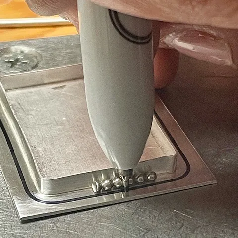 Here is a popular border tip shared from @thesilverschmidt @saltcitysmithery - “To get a perfectly consistent width on a...