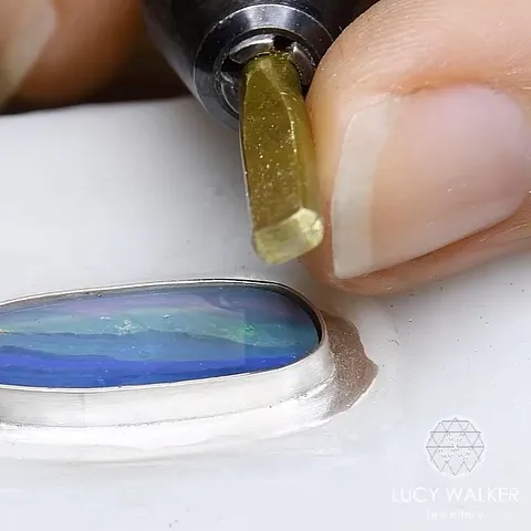 Here is a #diytool and tip for setting fragile stones like opals from @lucywalkerjewellery - ““Bezel setting fragile...