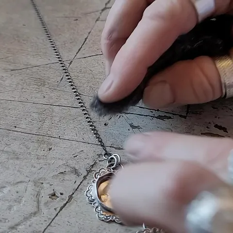 Here is a tip for finishing chain from @dangbravegirl - “I use this ultra fine #0000 steel wool to remove the excess...