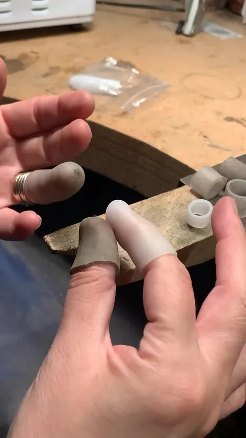 Silicone fingertips you can modify shared by @machi_jewellery - “Earlier this year, I hurt my thumb pretty badly, so I had...