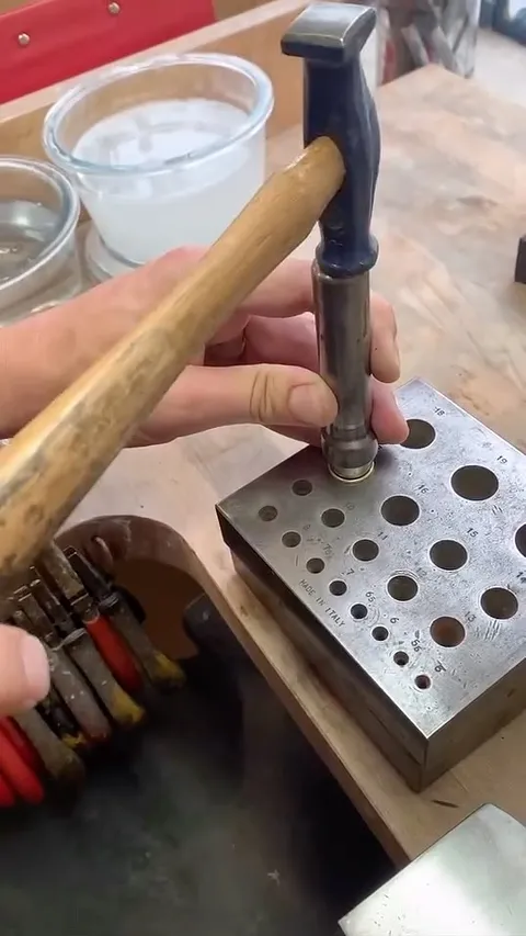 Here is a tip to shape a ring from @shimell_madden “We use a collect block to shape and straighten rings.” Thank you so...