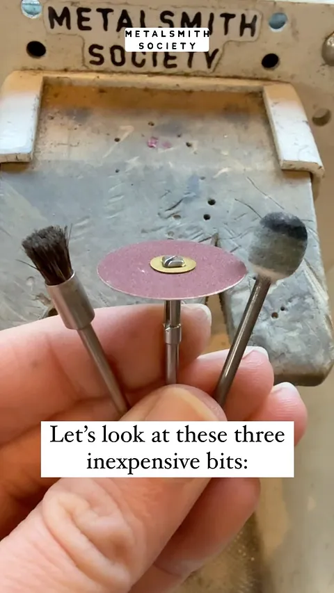 These fabulous polishing hard-to-reach tips are sponsored by @craftoptics the creators of these next level magnifiers....