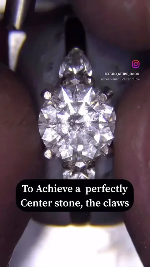Thank you @gerardi_setting_school for letting me share these tips on **How to center the stone 💎 **⁣⁣
⁣⁣
“To achieve a...