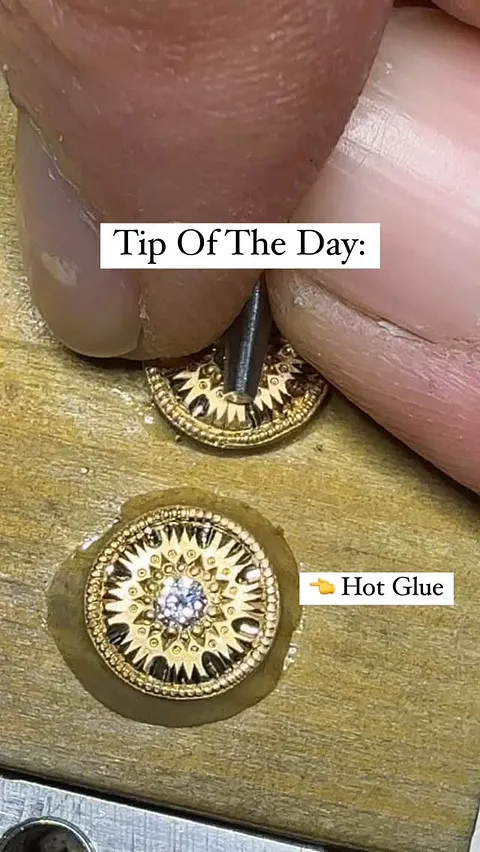Thank you @tkiplinger who shared this hot glue tip with me.🤯 This one is a game changer fo me when engraving.⁣
⁣
⁣
I...