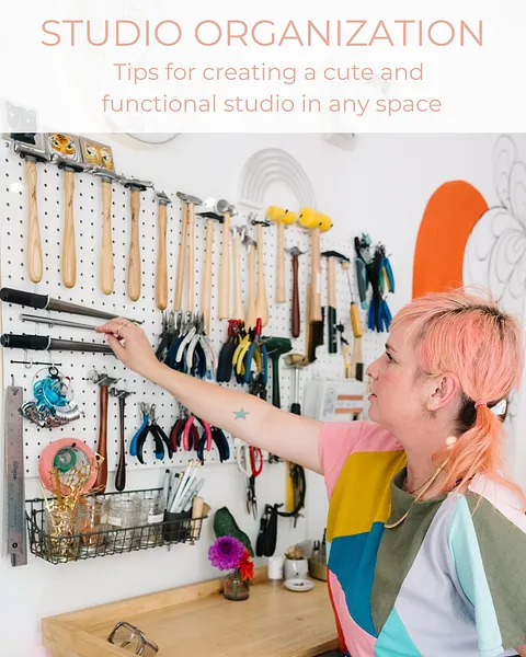 Brilliant Tips and Tricks for creating an efficient studio space in any area. Shared by @samanthaslaterstudio ⁣
“Divide...